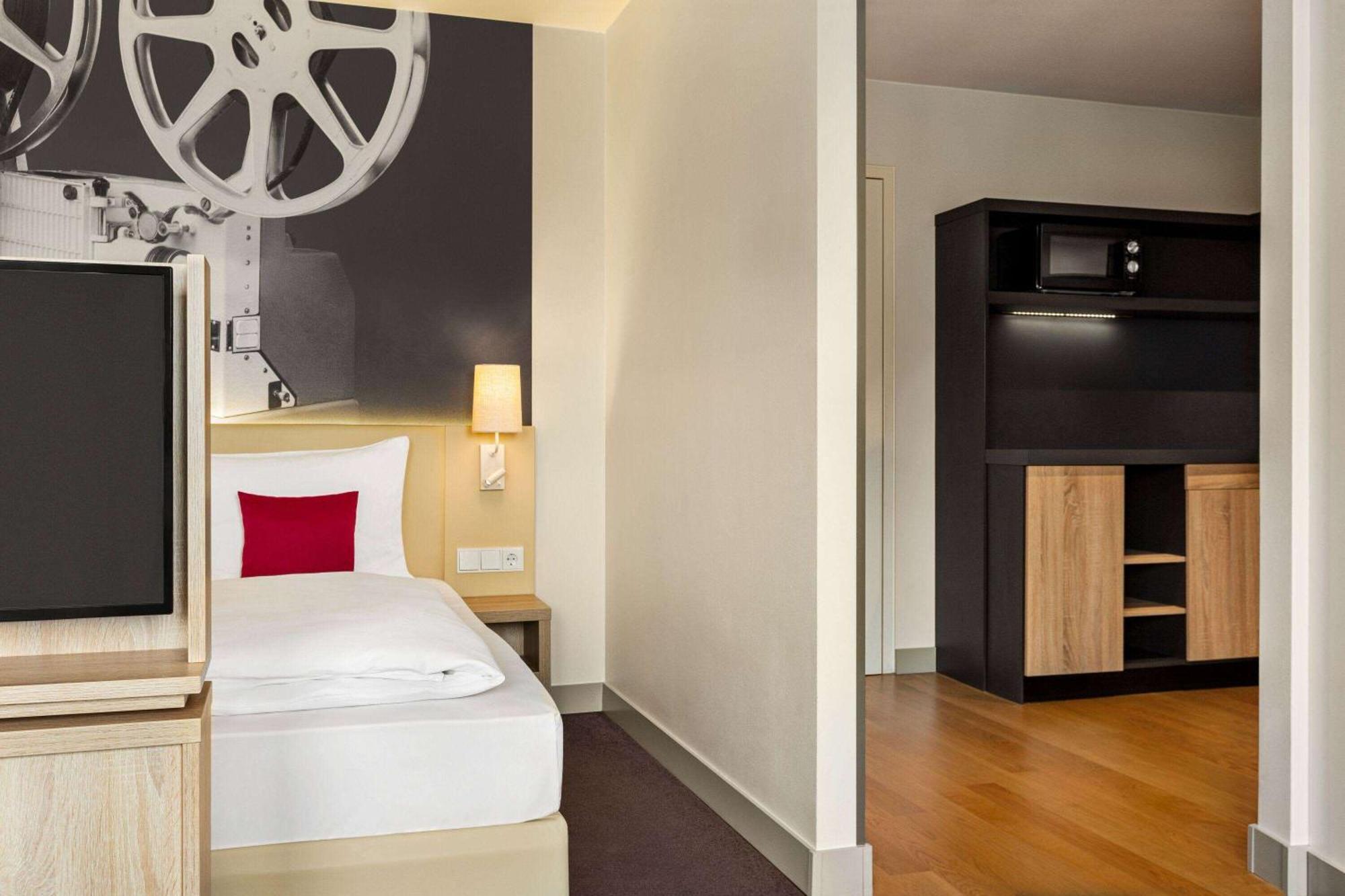 Vienna House Easy By Wyndham West Olympiapark Hotel 4*
