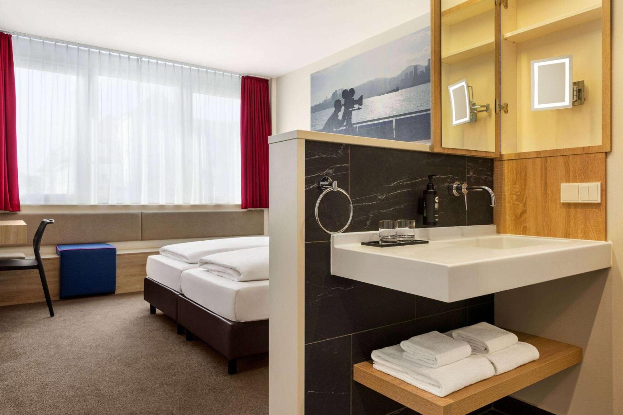 Vienna House Easy By Wyndham West Olympiapark Hotel München